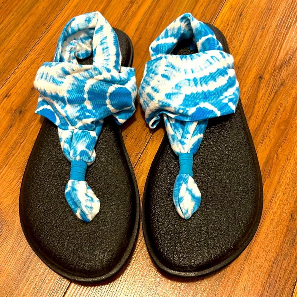 Sanuk yoga mat sandals. Size 7